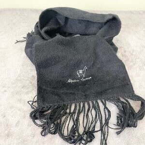 Alpaca wool scarf with fringes black